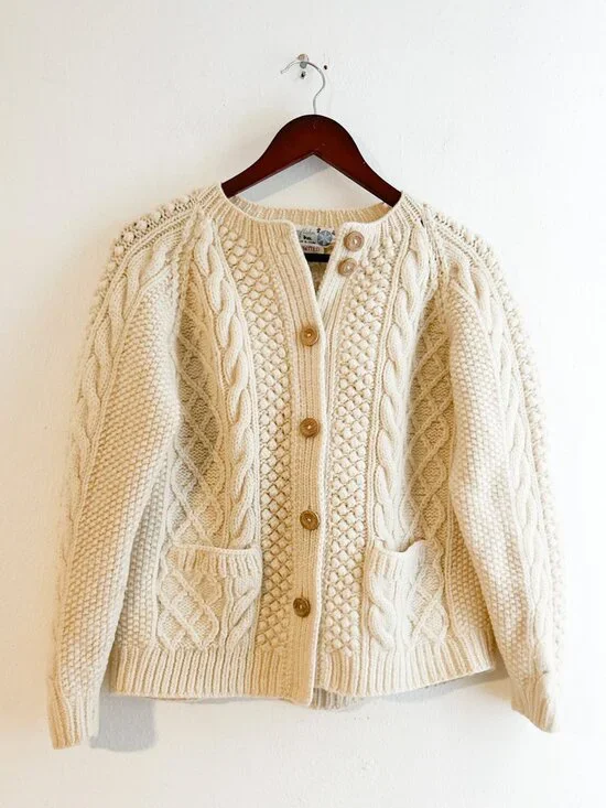 VINTAGE Snowflakes Hand Knit Pure Wool Aran Fisherman Cable Knit Cardigan - Picture 1 of 14